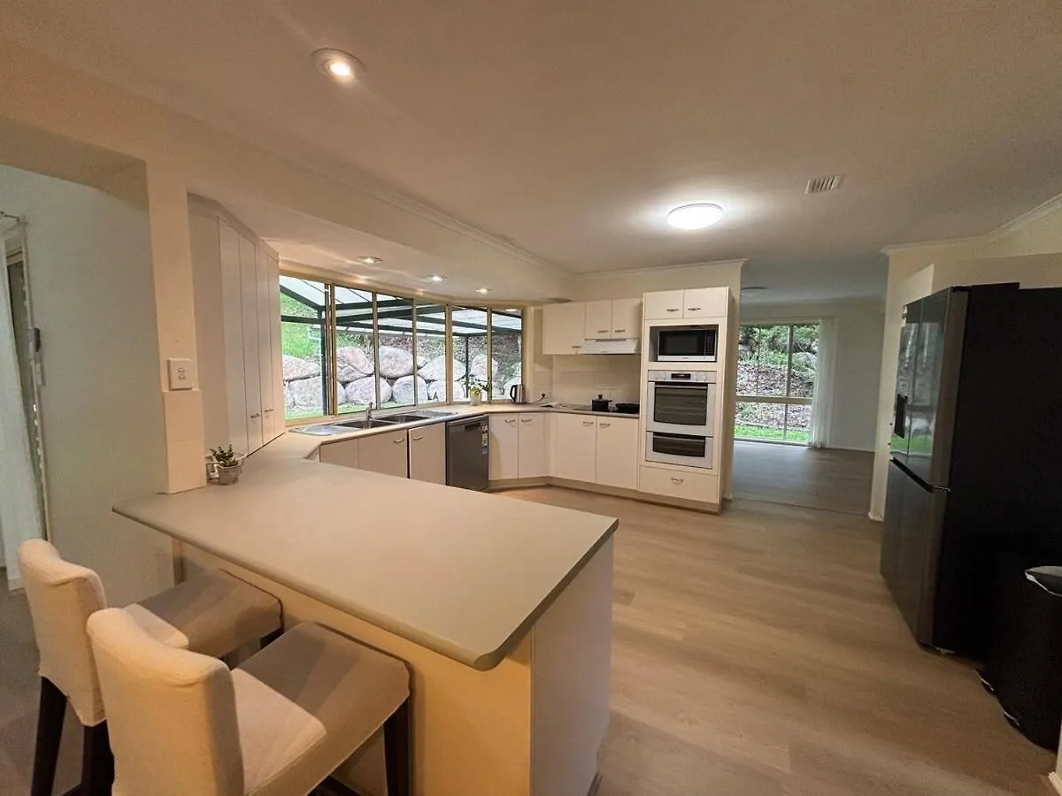 Spacious Home In Shailer Park Tanah Merah
