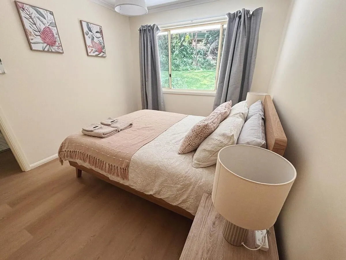Spacious Home In Shailer Park Tanah Merah