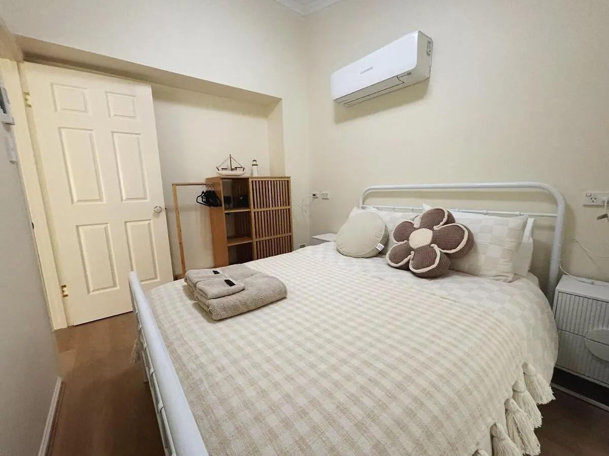 Spacious Home In Shailer Park Tanah Merah Villa